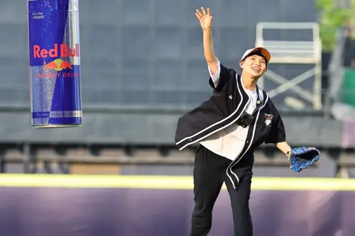 戴資穎驚喜為中信兄弟開出新球季第一球　中職37年洲際首戰破萬人