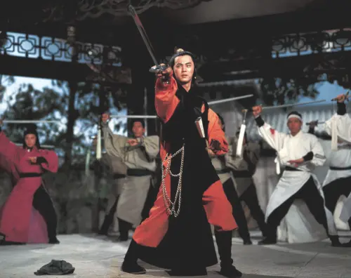 ▲改編自楚留香故事的《蝙蝠傳奇》，這一幕看似戶外打鬥的片段，也是在棚內搭的景。（圖／摘自HKMDB）