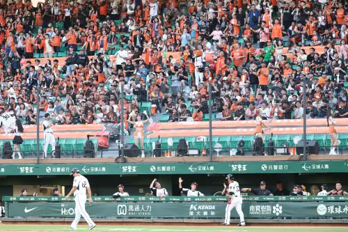 亞太首戰湧入破2萬球迷！網全轟根本沒網路　剩1電信能用原因曝光