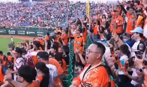 ▲統一獅新主場亞太棒球場，沿用台南棒球場合作攤販進駐，如今被強撤出場，球迷悲傷地表示，與許多店家都已是熟識關係，以後再也吃不到最愛的鹹酥雞、雞排等美食，等同於珍貴的棒球回憶都被剝奪走了。（圖／取自CPBLTV）