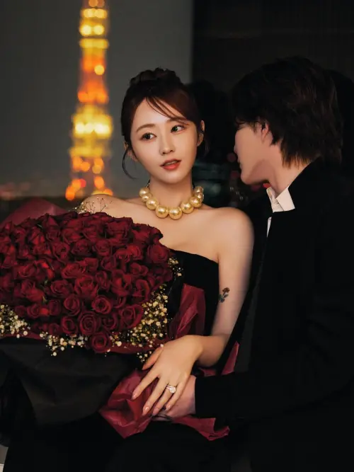 ▲日本爭議網紅橋本甜歌（左）閃嫁同樣爭議十足的「青汁王子」三崎優太（右）。（圖／翻攝自橋本甜歌IG@super_muchiko）