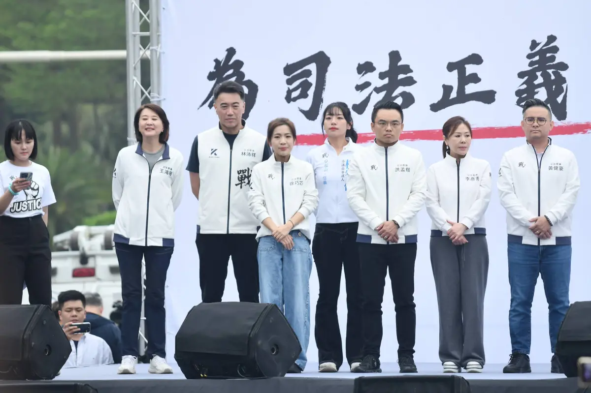 ▲民眾黨329凱道活動，23位國民黨立委也到場聲援柯文哲。（圖／記者林柏年攝）