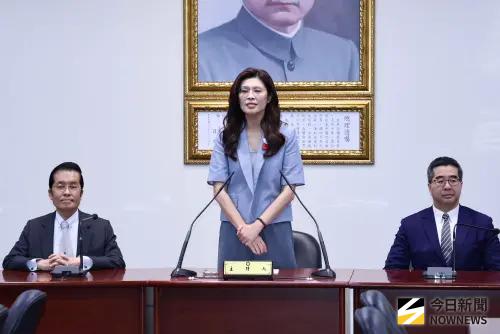 影／盧秀燕表態軍購最少8千億　鄭麗文：我倆姐妹情、溝通沒問題