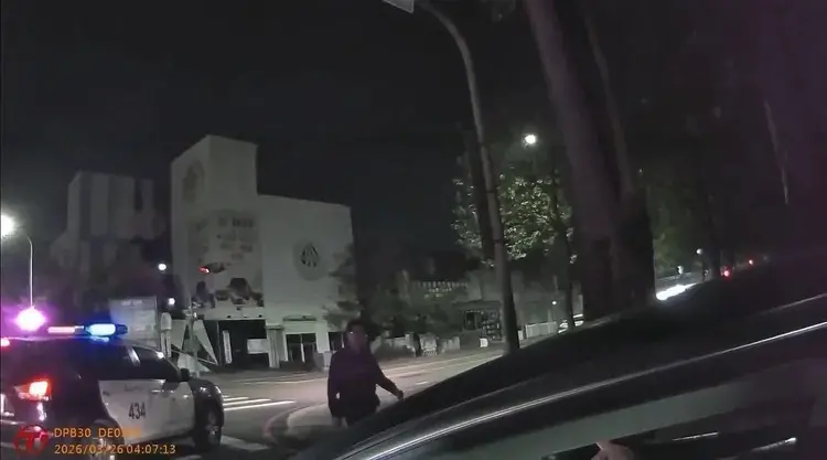 ▲台中BMW因急煞後慢行遭員警攔查，駕駛卻嗆聲要提告。（圖／翻攝畫面）