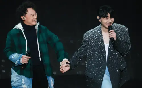 陳奕迅幫好友李榮浩監場？現身單依純演唱會　表情嚴肅、看到睡著