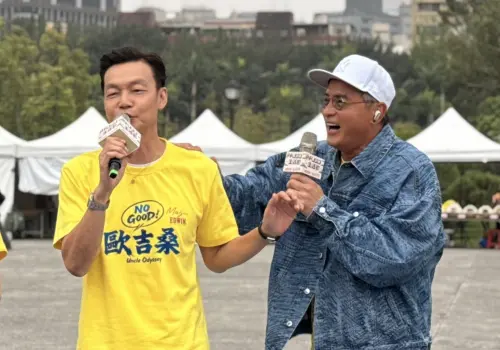 李銘順、李國煌夜市遭圍堵！《NO GOOD！歐吉桑》狠虧許效舜顏值