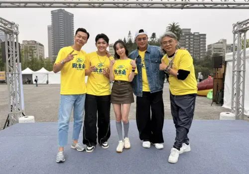 ▲李國煌（左起）、林毓家、方甯、李銘順與導演張清峰一起前進國父紀念館宣傳《NO GOOD！歐吉桑》。（圖／萬騰文化創意提供）