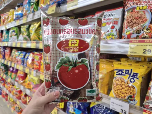 ▲▼全聯開賣泰國人氣「FF番茄餅乾」、馬來西亞「Tatawa榛果巧克力熔岩餅」。（圖／全聯提供）