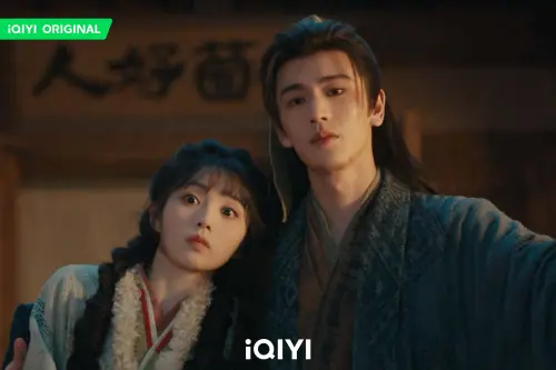 ▲《逐玉》張凌赫（右）在田曦薇渣男前任面前宣示主權，上演掰頭吻。（圖／愛奇藝提供）