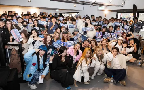 ▲HUR+隊長利善榛Cindy（中）發行單曲、舉辦簽售會，粉絲擠滿會場。（圖／AOA星鏈艾歐亞提供）