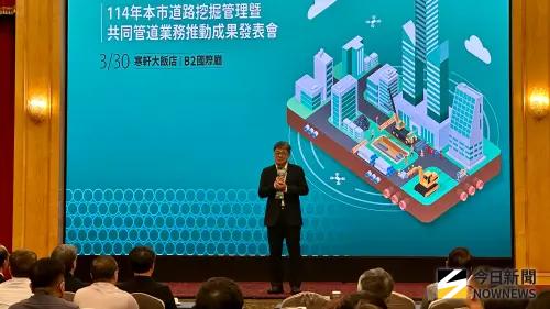 ▲工務局長楊欽富出席「114年道路挖掘管理曁共同管道業務推動成果發表會」致詞及發表專題演講。（圖／記者陳美嘉攝，2026.03.30）