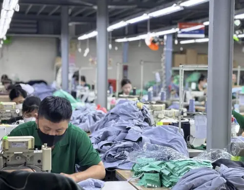 越南工廠搶人戰開打　外資企業砸高薪與獎金搶補33萬人力缺口