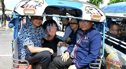 泰國總理阿努廷帶頭節能　搭三輪車跑行程宣示減碳生活