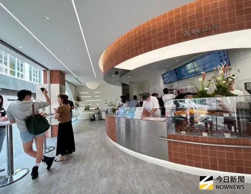 ▲空間設計上，請來台中知名設計品牌-生活起物，打造屬於吉嶼山茶專屬語彙的茶飲空間，相當吸睛。（圖／記者金武鳳攝，2026.3.30)