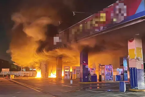 萬丹福懋加油站火警　迅速撲滅幸無人傷