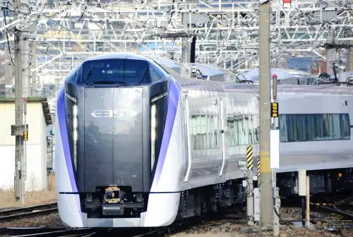 日本JR列車行駛中「車門2度彈開」重大隱患！調查曝螺絲鬆了