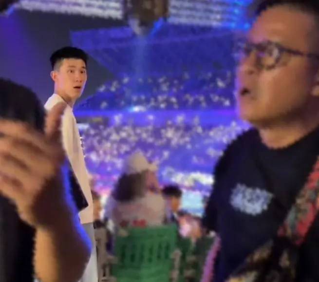 ▲台南亞太棒球場開幕戰爆出球迷施暴事件，一名男子疑因糾紛情緒失控，竟直接掌摑現場工讀生，當時剛奪下全英羽球公開賽混雙冠軍的羽球國手葉宏蔚剛好在場目擊全程。（圖／翻攝自Threads@bwf.official）