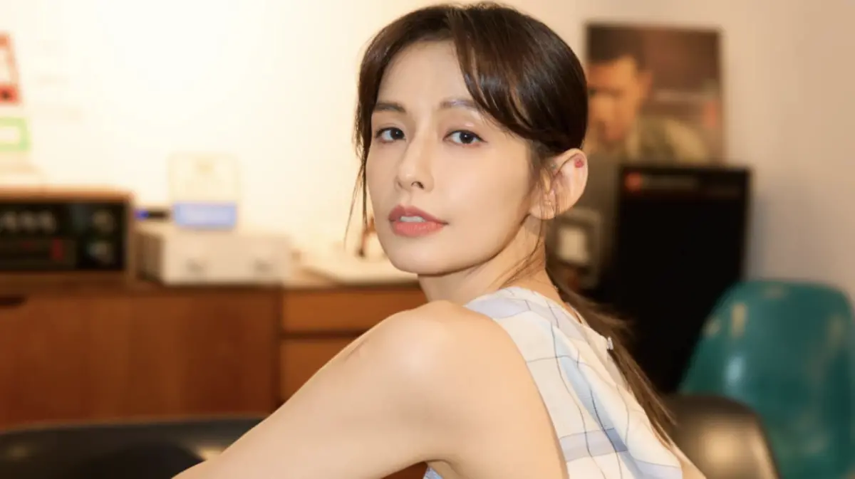 ▲41歲女星袁艾菲（如圖）近年來鮮少活躍螢光幕，昨（30）日她於社群IG發文，透露與老公爭吵摩擦，反覆來回就像是在互相傷害，「我好像沒有辦法做到無條件的愛自己跟愛別人，我還是會因為沒有得到回報而覺得很不平衡。」（圖／翻攝自袁艾菲臉書）