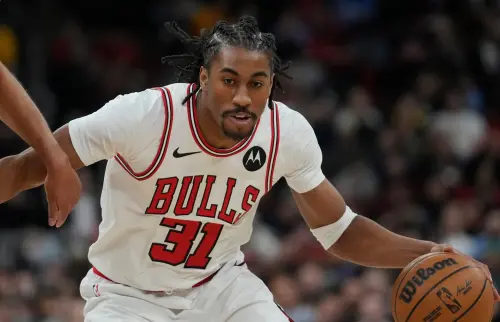 ▲前芝加哥公牛小將艾維（Jaden Ivey）因為於網路上發表「反LGBTQ族群」與宗教相關爭議性言論，踩到聯盟價值觀底線，稍早無預警被裁掉，被裁後艾維不僅沒有回應，稍早更在飛機上開直播、大唱聖經，一系列脫序行為引發外界關注。（圖／美聯社／達志影像）