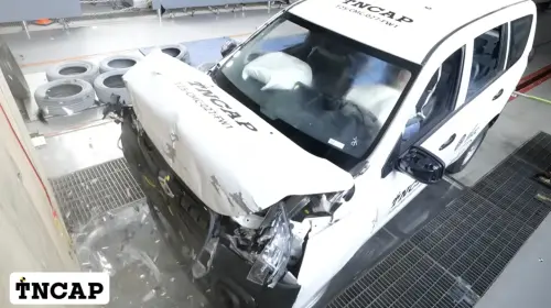 ▲Zinger 於 2026汽車撞擊測試慘吞 0 顆星！TNCAP 報告揭露其結構防護不足，引發市場震撼。中華汽車已宣布將於明日（4/1）起，針對全台 1.5 萬輛新世代車型啟動緊急召回。（圖／翻攝自 TNCAP YouTube官網）