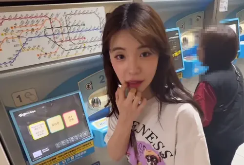 李多慧搭捷運1舉動超ㄎㄧㄤ！不抓扶手東倒西歪嘆：當台北人好難