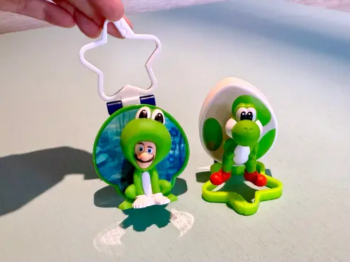 ▲耀西角色現在很受歡迎，搭配可愛星星吊飾。（圖／記者蕭涵云攝）