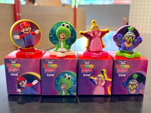 ▲第一波4月1日10:30起開賣4款公仔，左起：瑪利歐、青蛙路易吉、碧姬公主、驚奇庫巴Jr.。（圖／記者蕭涵云攝）