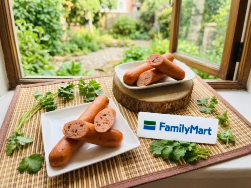 ▲全家延續「香菜」熱潮，趁著4月1日推出「香菜熱狗」。（圖／全家提供）