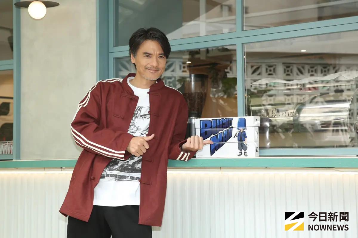 ▲51歲港星馮德倫（如圖）1999年在台灣發行國語專輯《愛不夠》，睽違27年再返樂壇，今（31）日他坦言當年發片遇上921大地震，之後便沒再出唱片。此外，馮德倫也鬆口新專輯和演唱會計畫。（圖／記者邱曾其攝影）