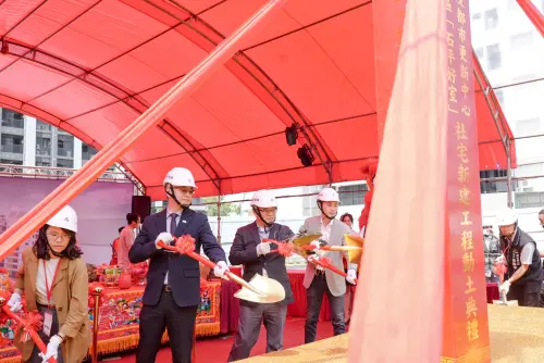 ▲石平好室AB 今日正式動土！本案除了步行 7 分鐘即抵捷運橘線預定地，地面層更將設置日照中心與 4 間店鋪，主動回應在地商業與社福需求 。（圖／國家住都中心提供）