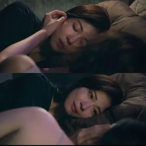 ▲河智苑主演的《權慾之巔 Climax》最新一集中，和NANA 一起躺在床上氛圍超曖昧。（圖／ENA DRAMA）