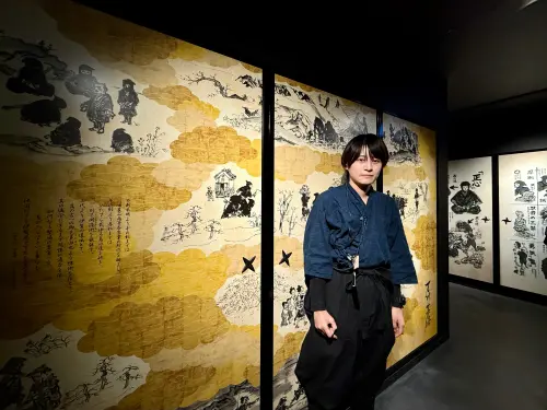 ▲造訪「萬川集海」換上忍者裝，體驗忍術修行來場洞窟探險。（圖／記者蕭涵云攝）