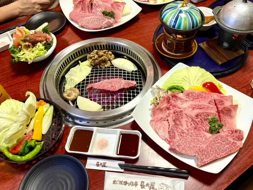 ▲「長太屋」大啖現烤松阪牛燒肉。（圖／記者蕭涵云攝）