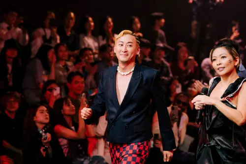 ▲台灣設計師品牌DAMUR設計師黃世舜（圖）將2026秋冬系列發表場地搬入UFC Gym Taiwan，讓媒體與買手先完成體能訓練再欣賞服裝，顛覆傳統時裝秀的觀看邏輯，全場500人共同參與這場「先流汗再看衣服」的時裝體驗。（圖／DAMUR提供）