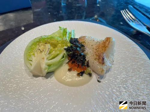 ▲「旨醞」嚴選帝王蟹腳、活龍蝦、活鮑魚以及A5和牛等高級食材詮釋6道菜色。（圖／記者張乃文攝）