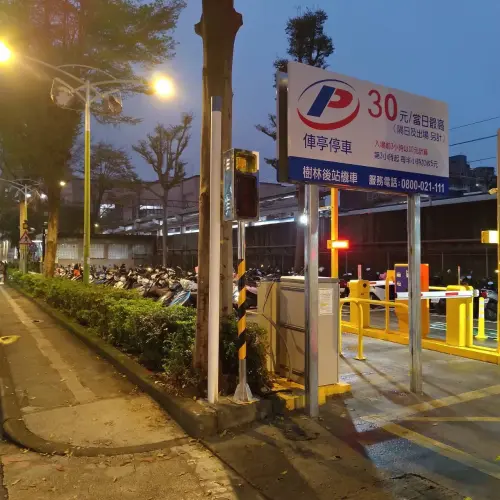 ▲樹林後站擁有99格機車與15格自行車位的樹林後站機車停車場將從4月1日啟用。（圖／新北交通局）