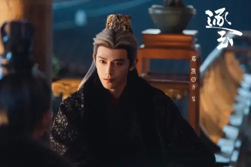 鄧凱熬8年《逐玉》爆紅！粉接機他崩潰躲廁所　被追到無奈翻白眼