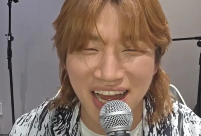 ▲BIGBANG大聲（如圖）今日突然用TXT秀彬的WEVERSE開直播，讓許多粉絲點開來嚇一跳，為此他解釋「秀彬密碼太好猜了。」（圖／翻攝自WEVERSE）