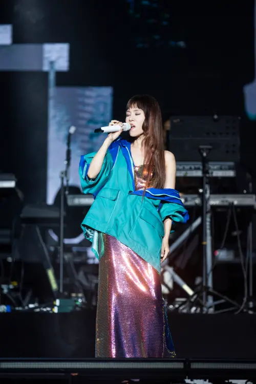 ▲彭佳慧祭出限定曲目、全新三套華服雙彩蛋，大展「吞CD」唱功。（圖／南炬文娛）