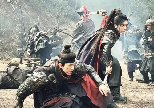 ▲張舒淪（左）飾演的謝五因幫樊長玉（田曦薇 飾）擋了一矛受重傷。（圖／翻攝自微博@張舒淪）