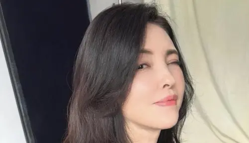 台股慘跌仍賺！何如芸操盤心法「人多的地方別去」兒嗆：賠光了嗎