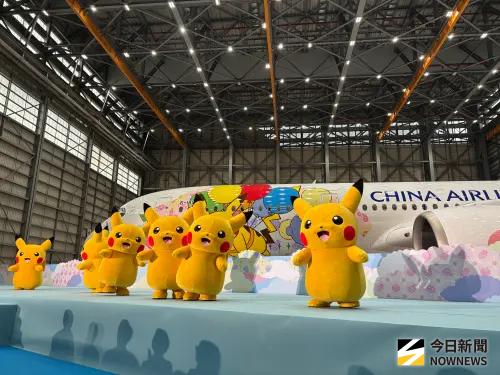 華航第二架皮卡丘彩繪機明首航「相信前董座會在最近的地方守候」