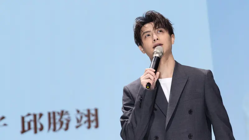 算什麼男人？藝人「王子」偷吃還閃兵遭帶走　內政部開罵了