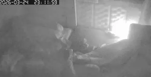 行動充爆炸引火！母子三人驚險逃生　監視器全都錄