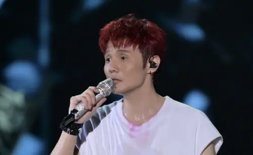 ▲李榮浩控訴單依純侵權，但他曾替蔡淳佳做過一首〈小眼睛〉被控抄襲平井堅，他在微博寫下長文還原真相，否認抄襲。（圖／翻攝自微博@李榮浩）