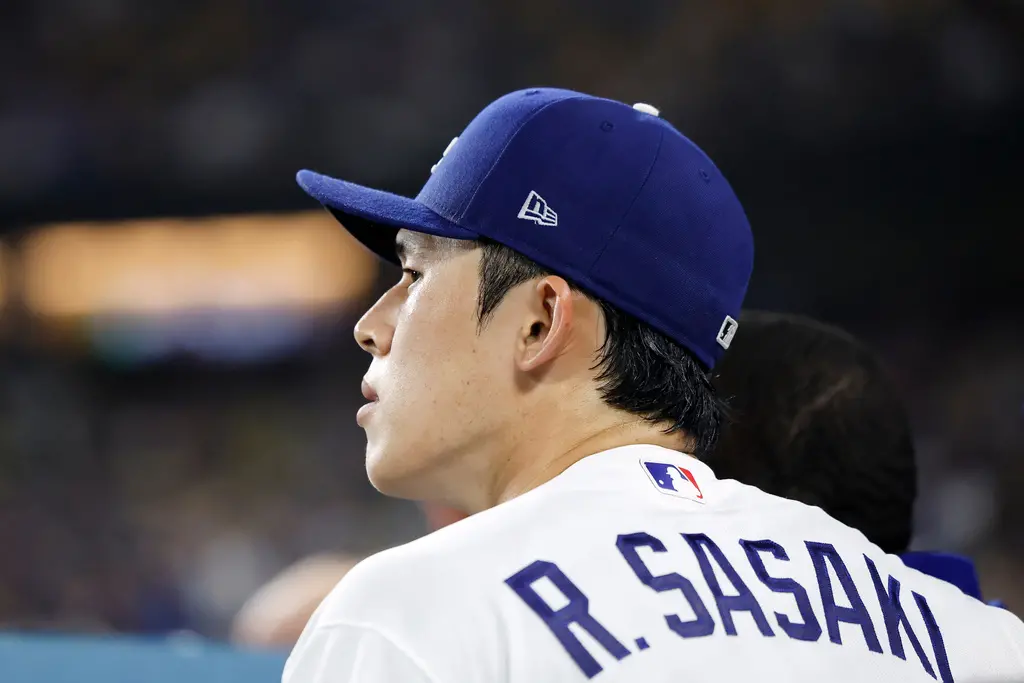 ▲效力於洛杉磯道奇隊的24歲日籍右投佐佐木朗希，賽後一句「老實說，我自己最不安」的坦率發言，卻意外點燃美國媒體的戰火，遭批缺乏大聯盟球員應有的強大心理素質。（圖／美聯社／達志影像）