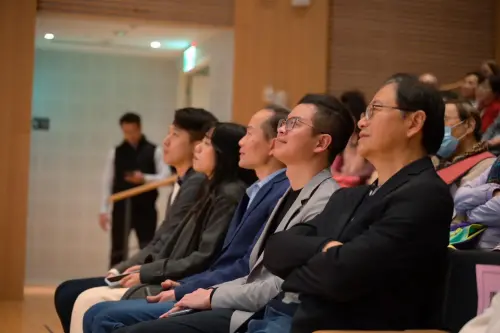 領先六都！桃園推教科書費全免　凌濤：打造真正育兒友善