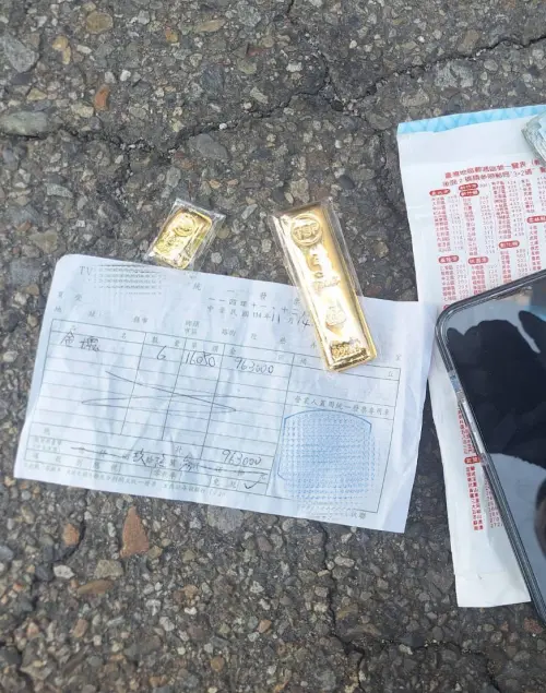 中警「黃雀在後」逮獲車手　追回96萬元黃金