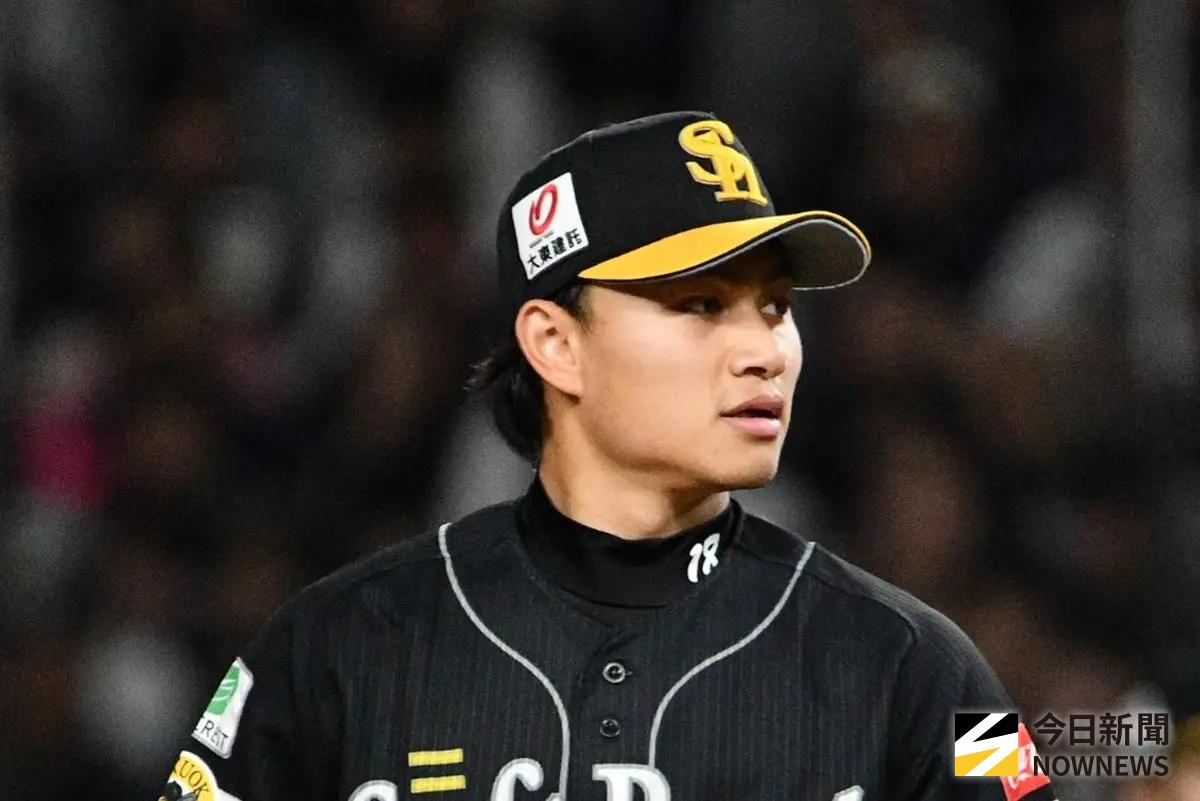 ▲效力於福岡軟銀鷹的台灣強投徐若熙，今日（1日）在作客樂天金鷲的比賽中迎來日職一軍生涯首場先發。徐若熙展現了「台灣之寶」的強大實力，主投6局僅被敲出3支安打、飆出6次三振且無失分，以完美的表現壓制樂天打線。（圖／林柏年攝）