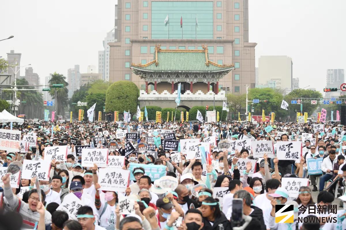 ▲民眾黨前主席柯文哲遭重判17年，民眾黨舉行「 戰！329上凱道討公道」活動，抗議司法不公。（圖／記者林柏年攝）